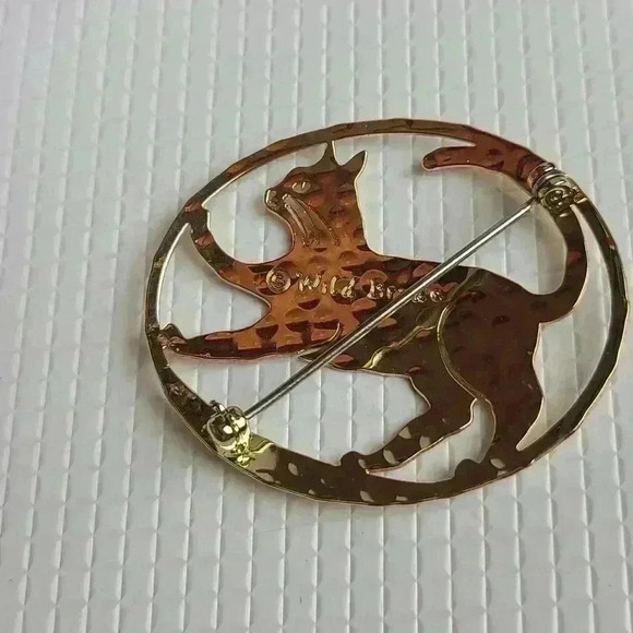 Wild bryde cat feline kitten pin brooch pin Gold Plated Lightweight Cat Pin - Picture 12 of 16